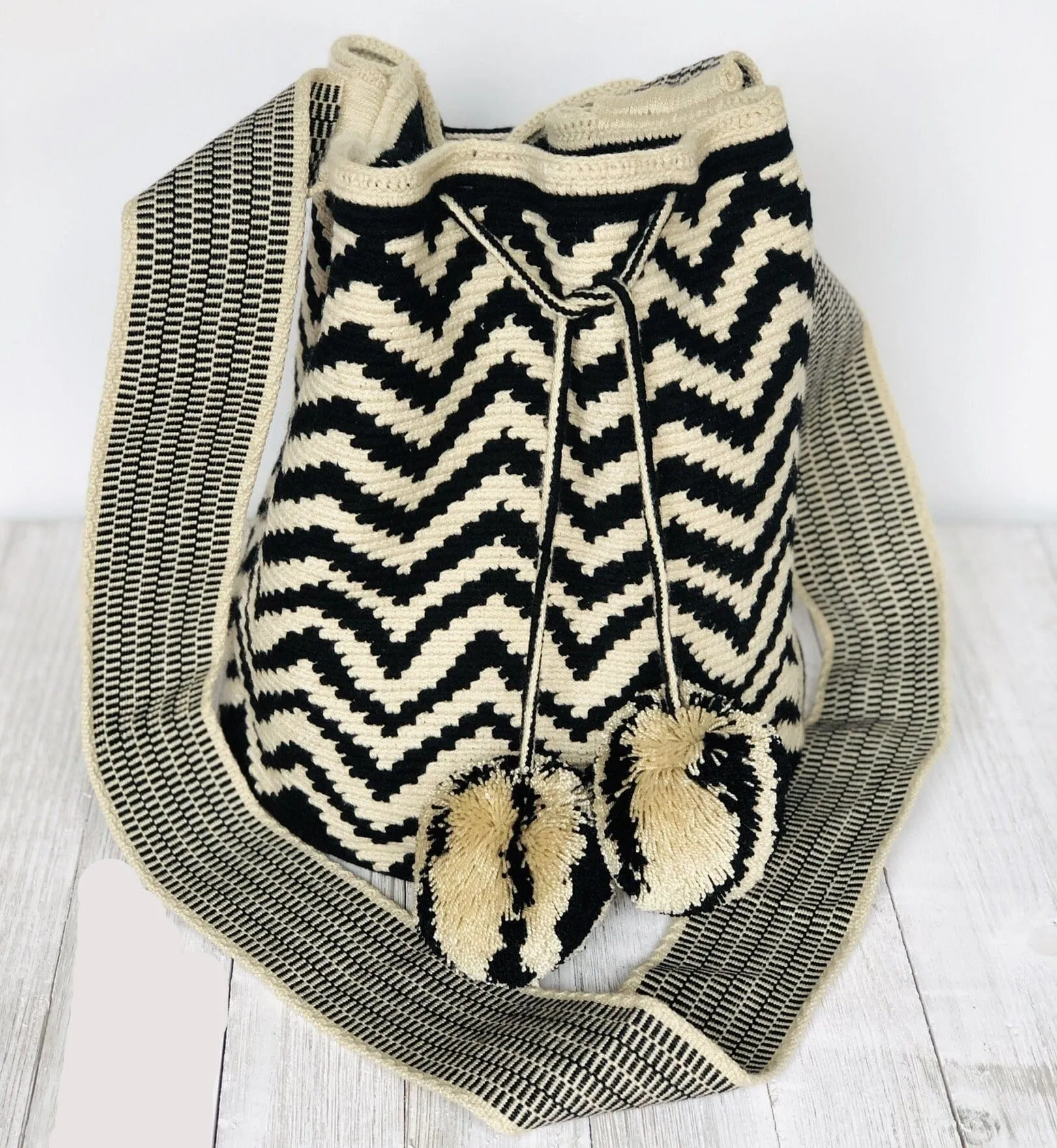 Chevron Perissa Beach Bags | Black and White Crochet Crossbody Bag - L