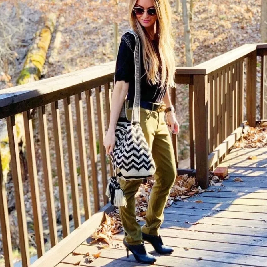 Chevron Perissa Beach Bags | Black and White Crochet Crossbody Bag - L