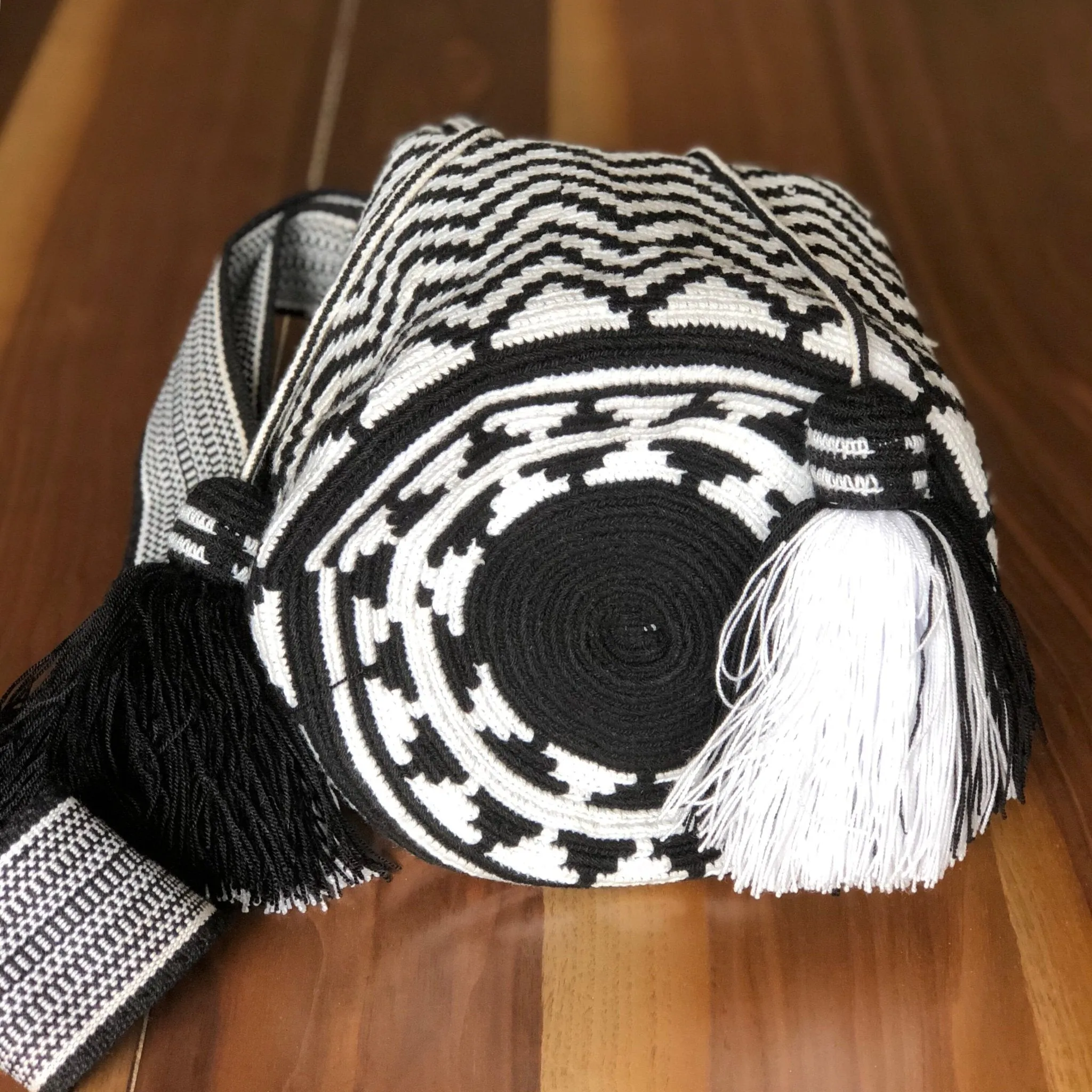 Chevron Perissa Beach Bags | Black and White Crochet Crossbody Bag - L