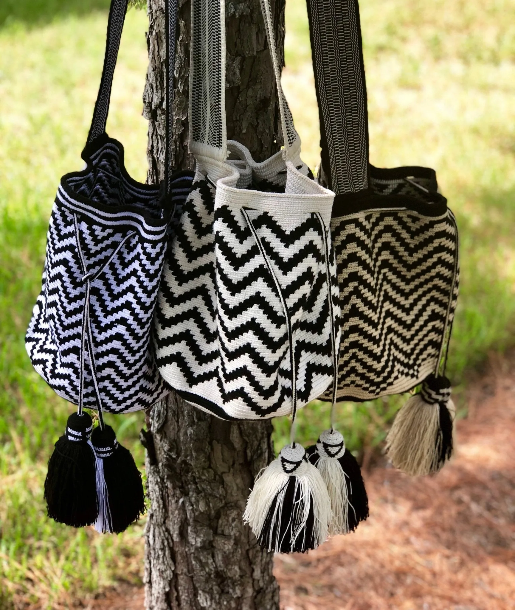 Chevron Perissa Beach Bags | Black and White Crochet Crossbody Bag - L