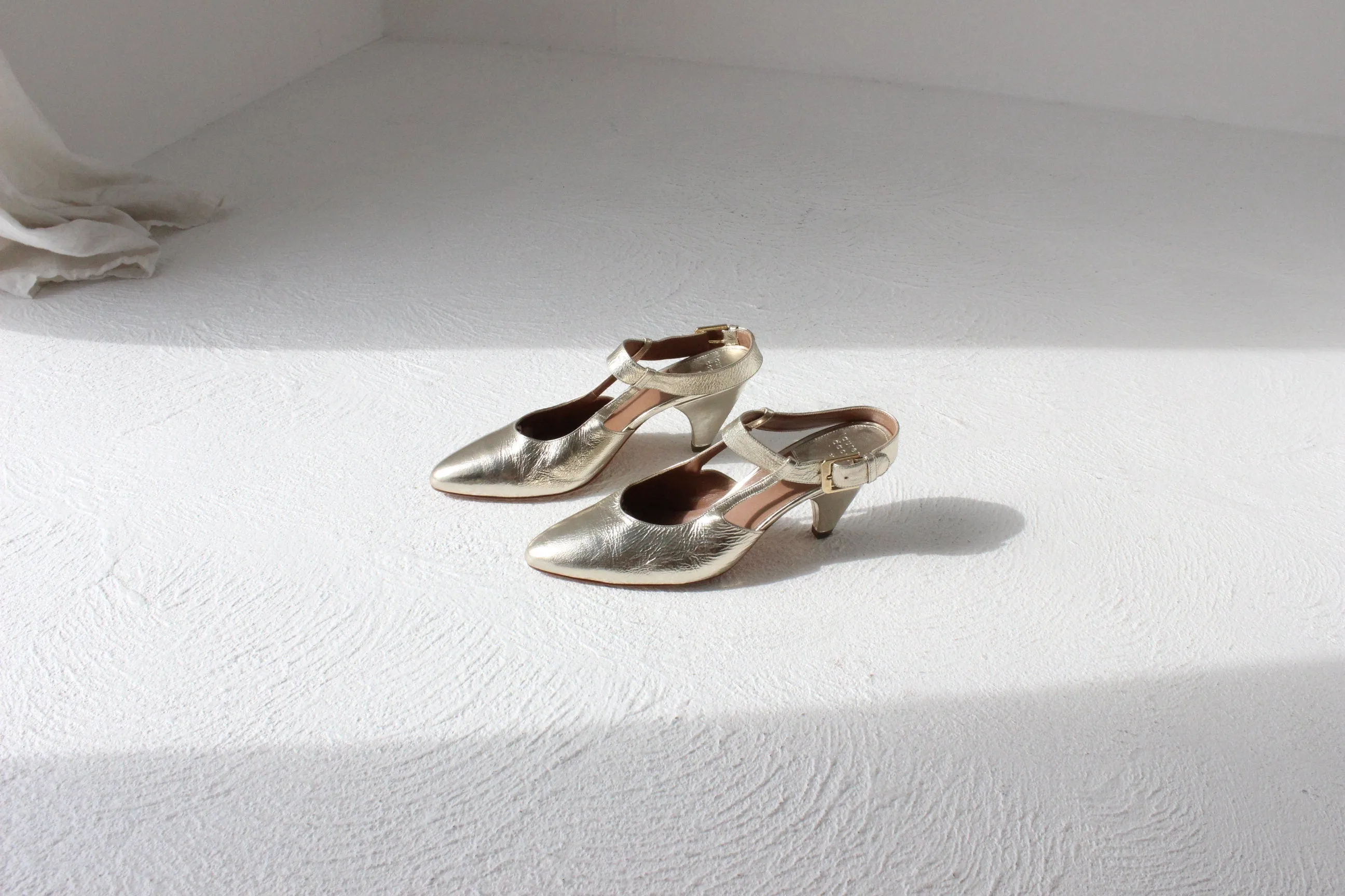 French Designer Gold Leather Courtier Heels ~ Euro 38 ~ RRP1200
