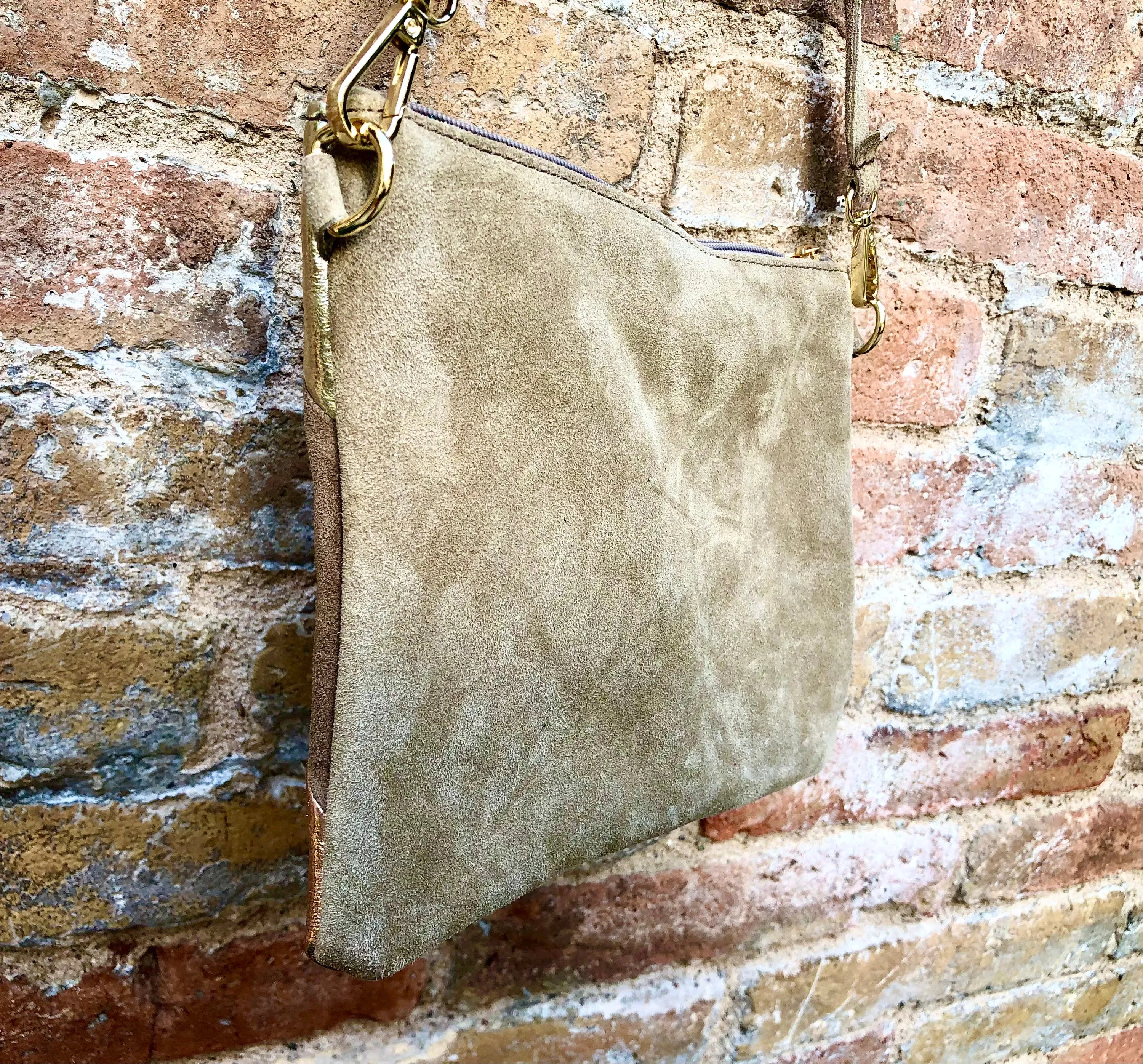 Small party bag in metallic shine leather.Pink, beige and gold cross body or shoulder bag in GENUINE leather. Adjustable strap.Disco 70s